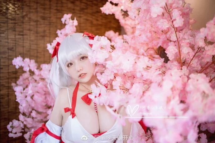 《碧藍航線》可畏性感巨乳巫女服Cosplay美圖[CN：阿半今天很開心] [8P]