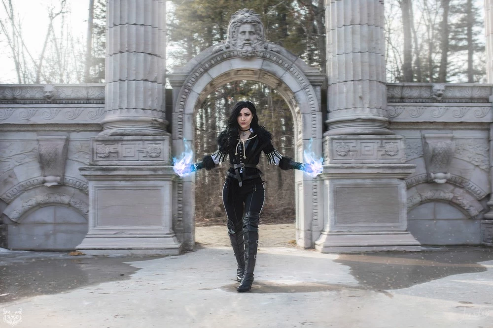 Luxlo Cosplay - Yennefer