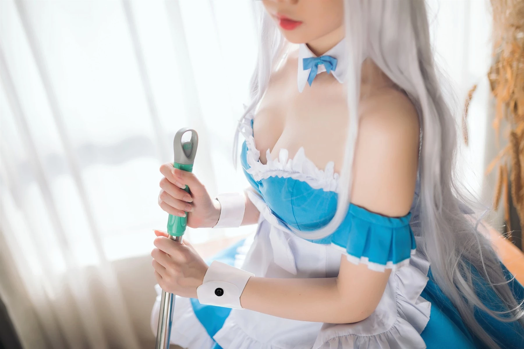 燜燜碳 Cosplay 小天鵝女僕