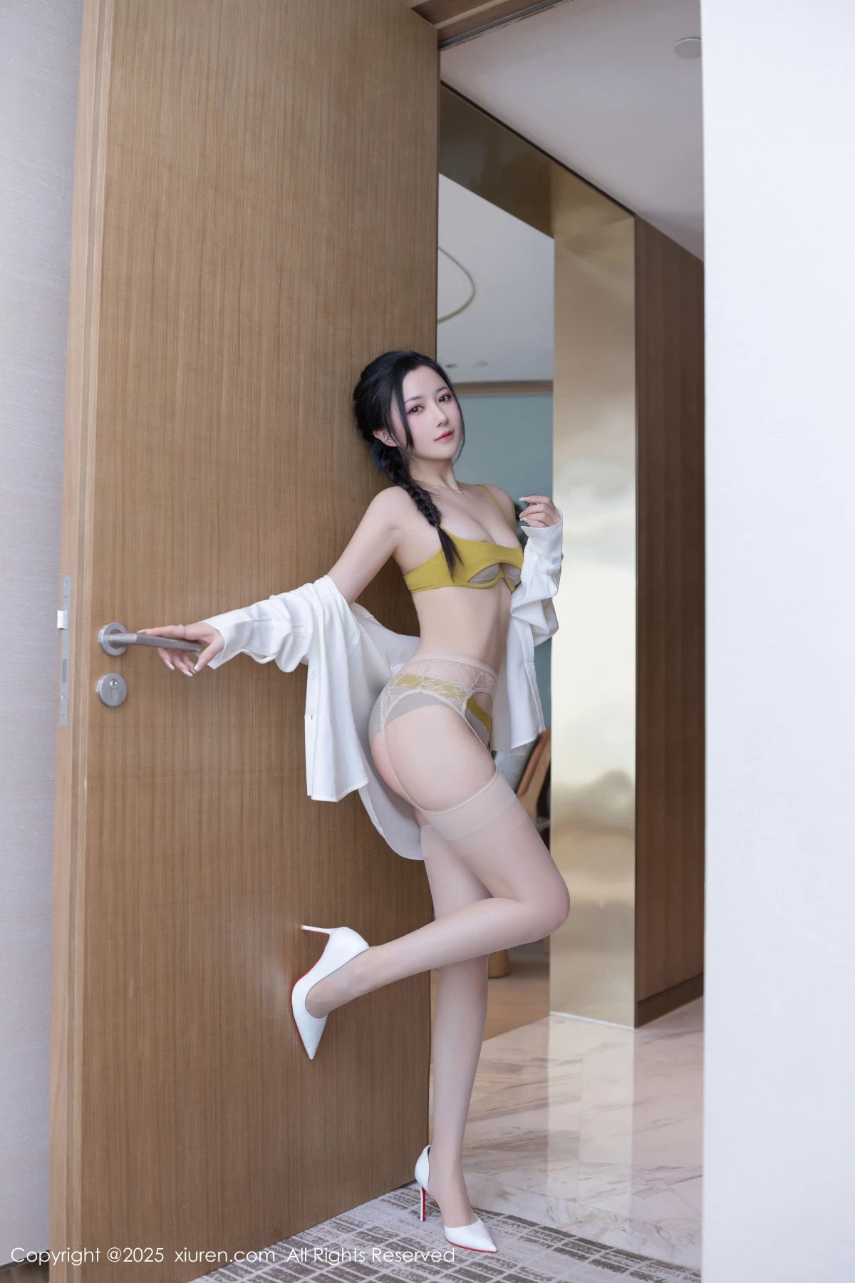 [XiuRen秀人网]2025.01.03 Vol.9709 鱼子酱Fish 丝袜美腿 完整版无水印写真[80P]